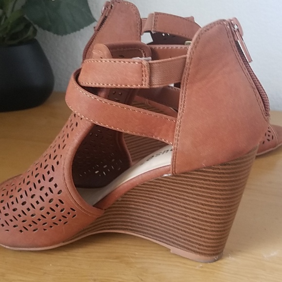 Dollhouse wedges - Picture 5 of 6